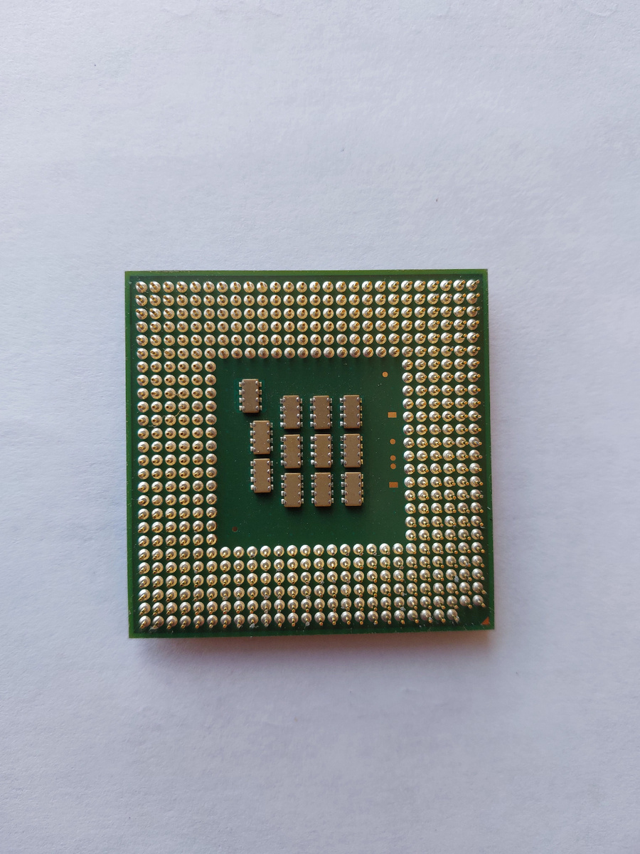 Intel Pentium 4 2.26ГГц. Обратная сторона.