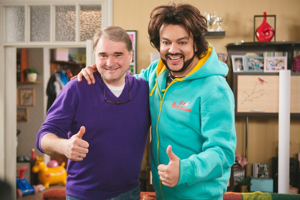 Вот в подобных декорациях и освещении происходит действие сериала созданного по мотивам нуарного и атмосферного романа ОСЕННИЕ .... визиты. 