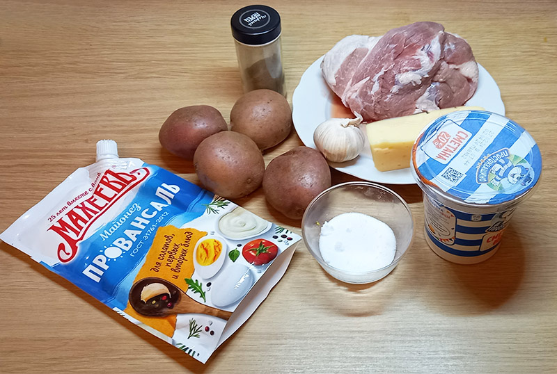 Необходимые продукты для приготовления мяса под картофельной шубой