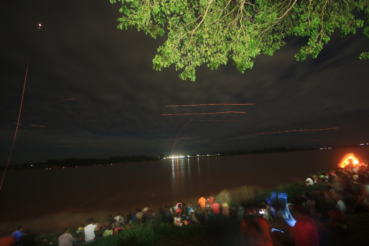 Фонари Нага. Фото с wikipedia.org