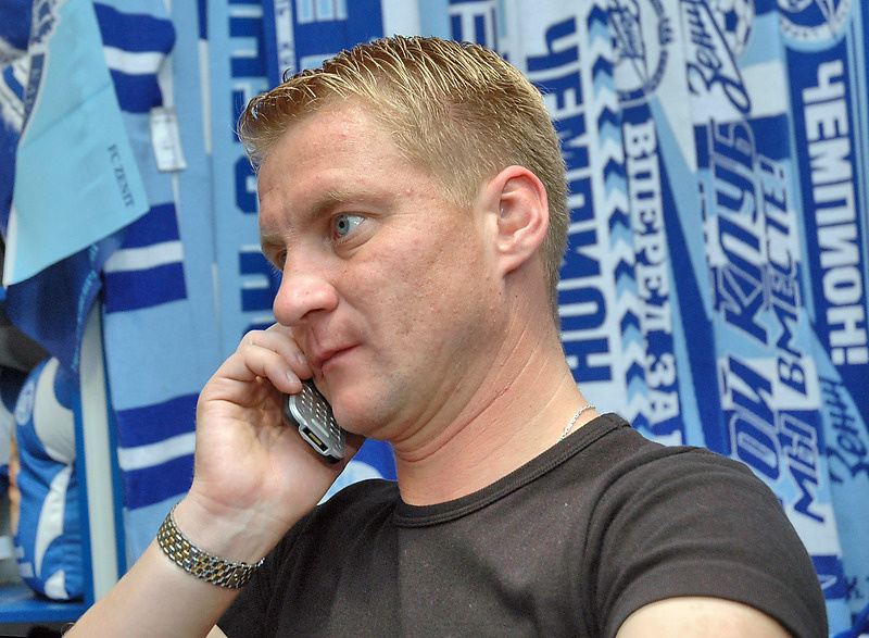 Александр привык к манере тарана даже в телефонном разговоре