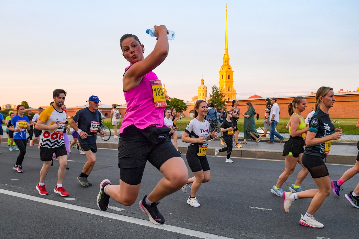  📷 📷 📷 📷 📷 📷 📷 📷 📷 📷   Международный марафон "Белые ночи" прошел в Санкт -Петербурге