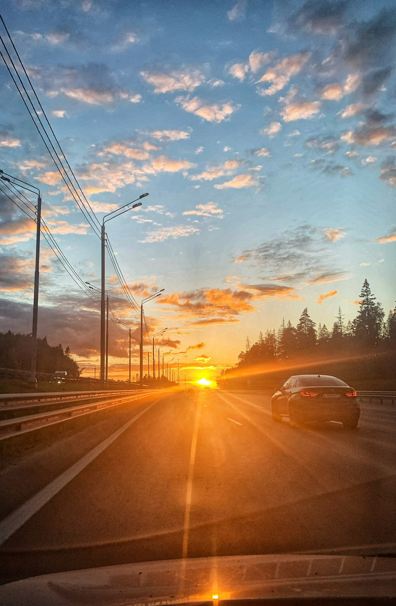 Солнце даже в средней Полосе на ночь в июне почти не заходит 