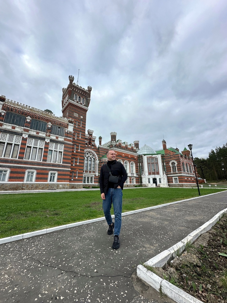 Замок Шереметева в посёлке Юрино