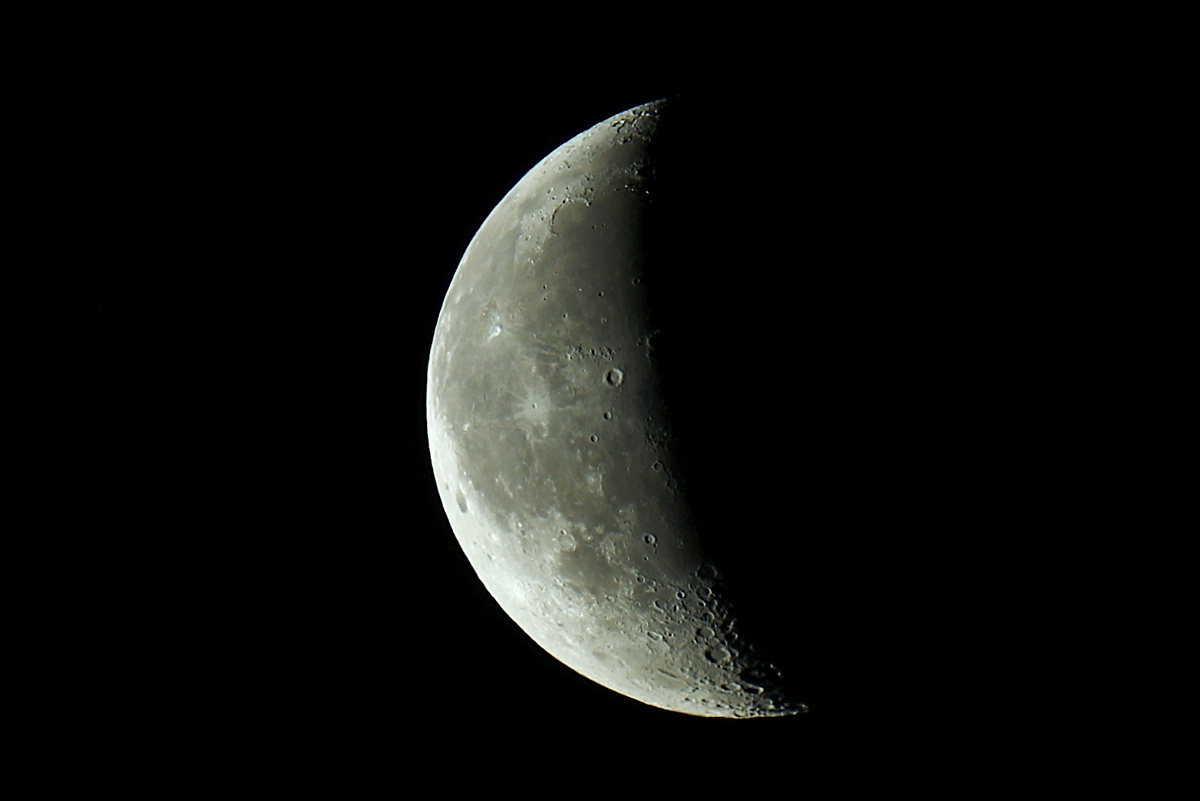 Луна ночью 30 июня 2024 года, фото автора