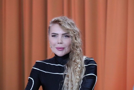    Карина Кросс