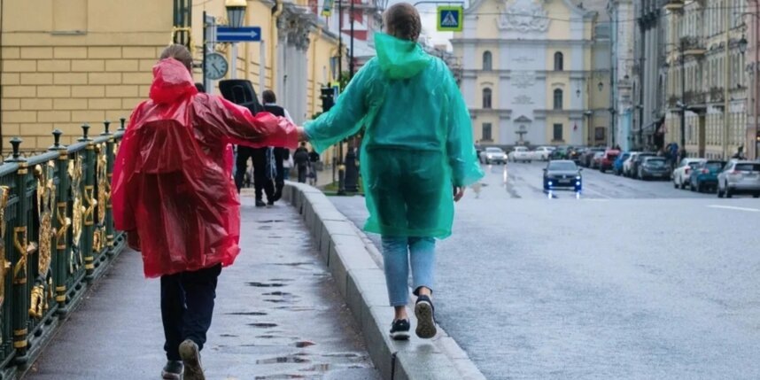    Алёна Бобрович.