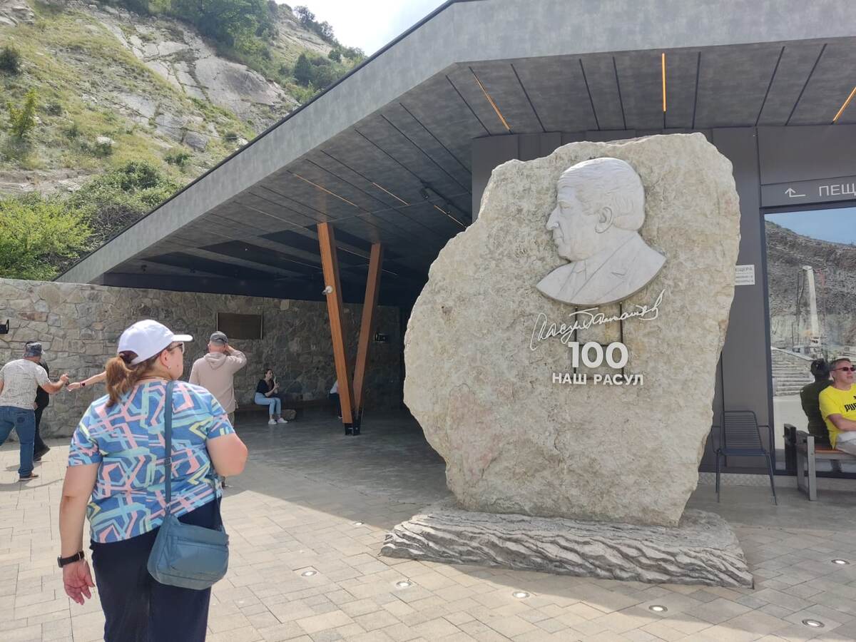 павильон при входе в комплекс