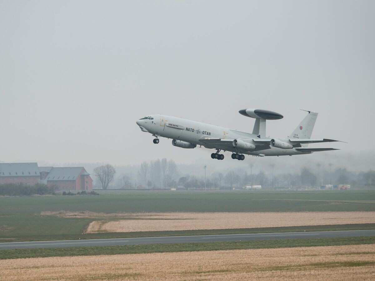    Самолет дальнего радиолокационного обнаружения Boeing E-3 Sentry AWACS НАТО© Фото : U.S. Army / Pierre Courtejoie