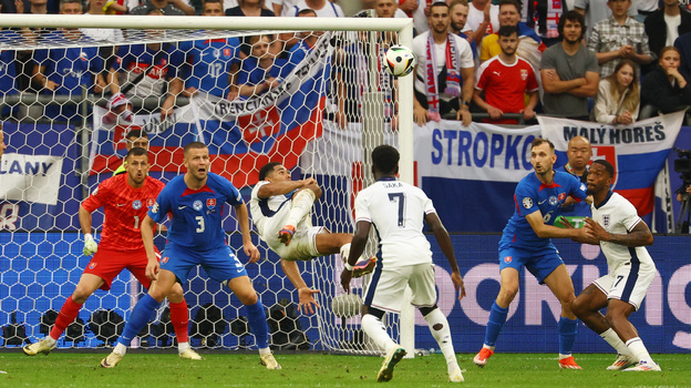    Англия — Словакия: Джуд Беллингем забил ударом через себя. Reuters