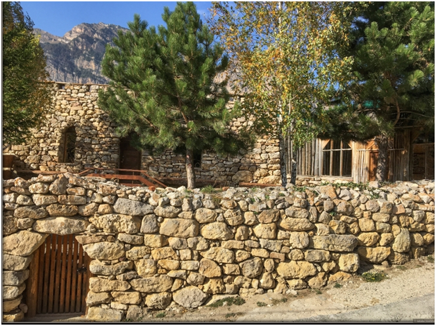 Вход в дом Наны Задалески.