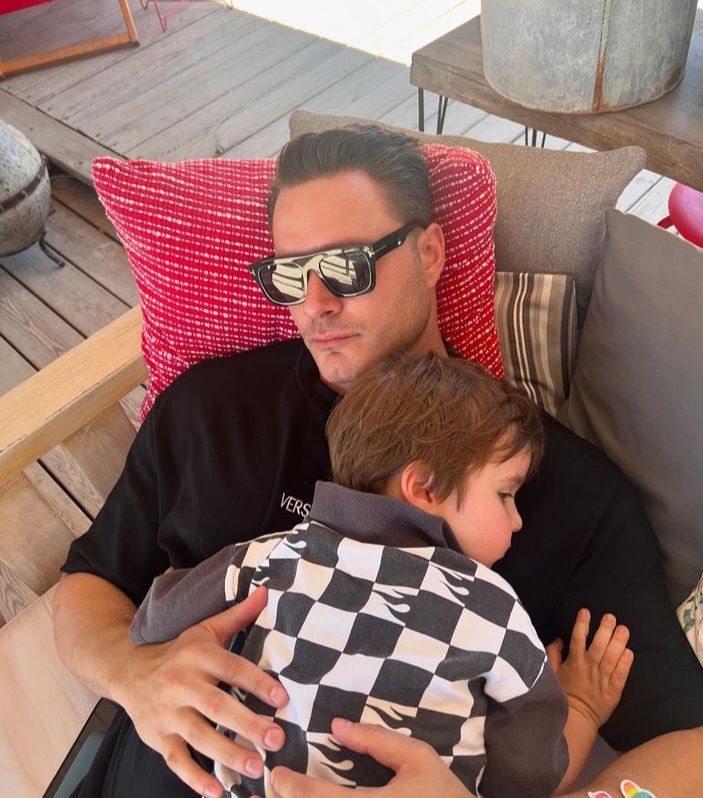 Бурак Челик с племянником. Фото из открытых источников 