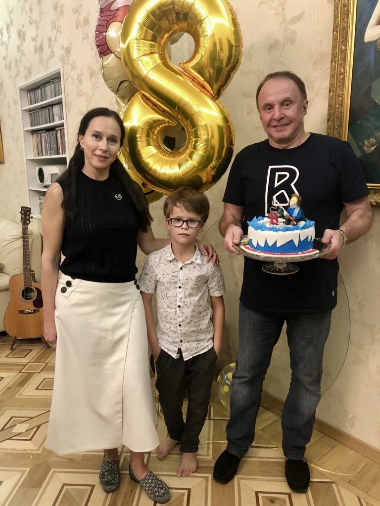 День рождения Савелия. Каждый год мы отмечаем в разных местах: боулинг, веревочный парк, на природе с шашлыками, лезертаг и т.п. Главное, чтобы было много игр и движухи.