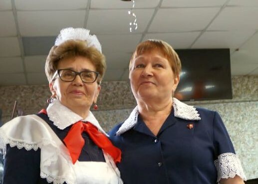 На фото пионерка Мария Артименко (слева), комсомолка Любовь Захарова (справа). /Фото предоставлено Марией  Ткачевой (Артименко)
