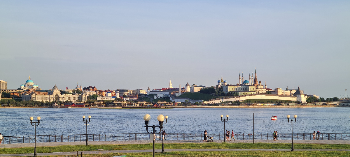 Вид с северного берега на Казанский Кремль