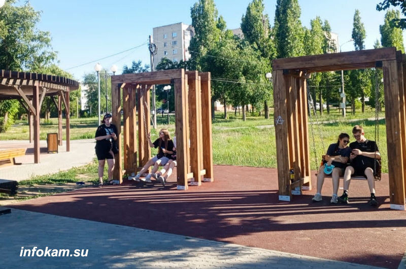    В парке Топольки
