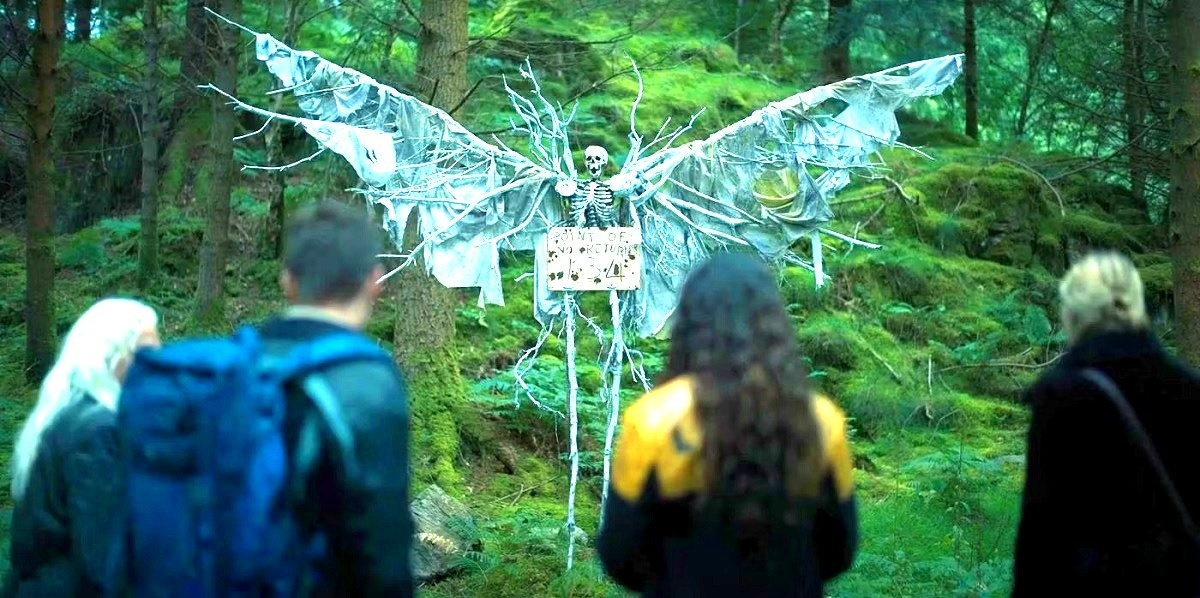 - Ага, теперь понятно, почему все охотники и грибники тут в округе за-заикаются. 