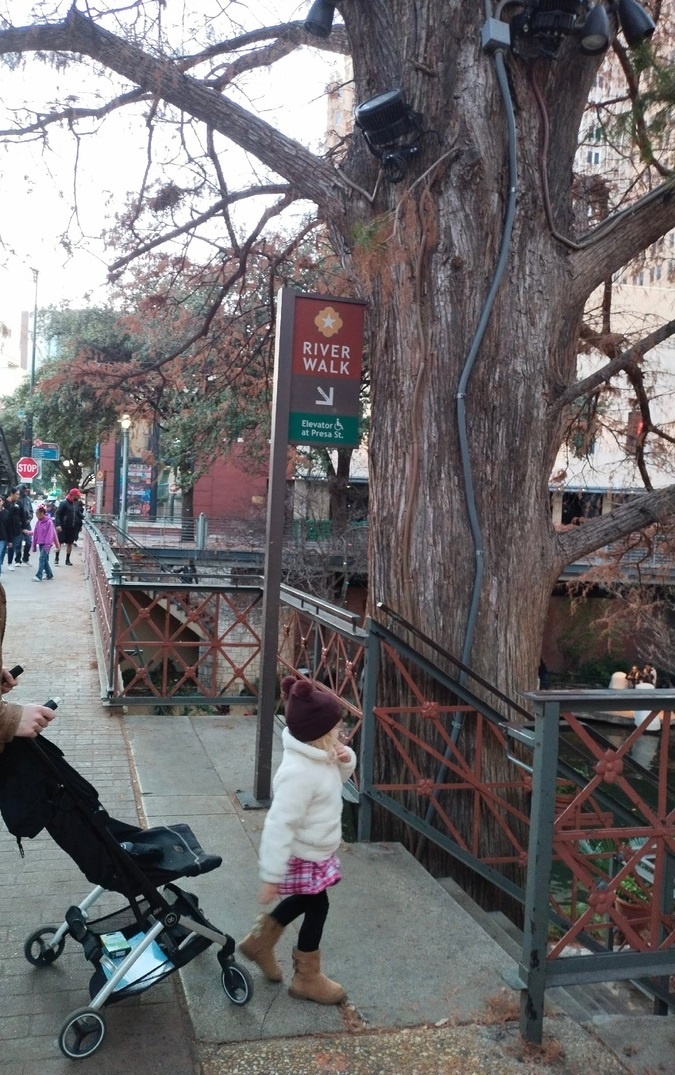 Спуск к набережной. Фото автора канала "Босиком по обочине"