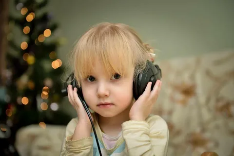Фото: https://kid-info.ru/razvitije/polza-audioskazok.html
