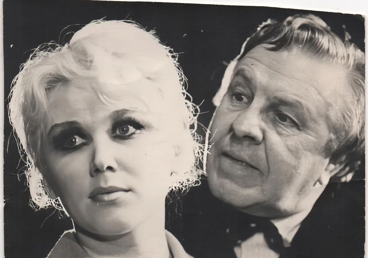 «Они были актёрами». А. Кравец — Л. Могилёва, Двин-Двинский — Е. Тарасов.