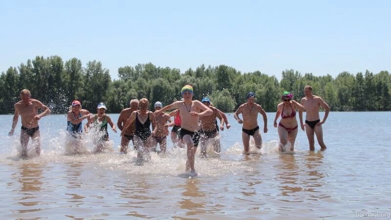     Барнаульский пляж на острове Помазкин. barnaul.org