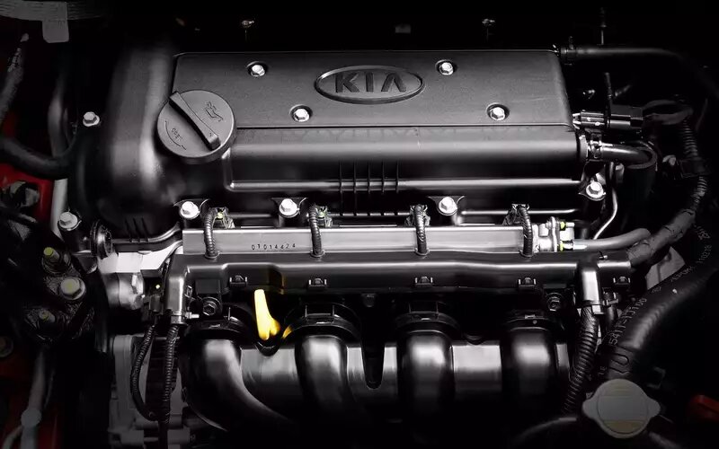    Распределенный впрыск, фазорегулятор на впуске. Блок алюминиевый с чугунными гильзами. Формально ремонту не подлежит, но перегильзовку у нас делают, хотя результаты ее не дают гарантий.