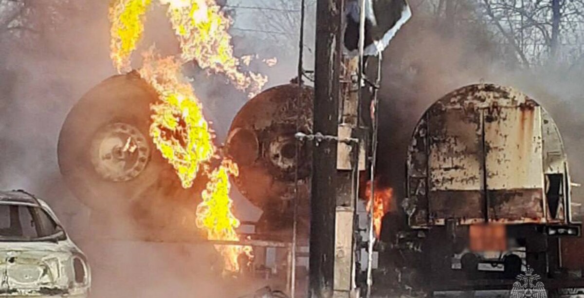 https://s1.bloknot-donetsk.ru/upload/iblock/5ed/23p7zrqnteygyghh266ebvrjx4ie1r4o/Ognebortsy-MCHS-Rossii-likvidirovali-pozhar-na-avtozapravke-v-Gorlovke.jpg