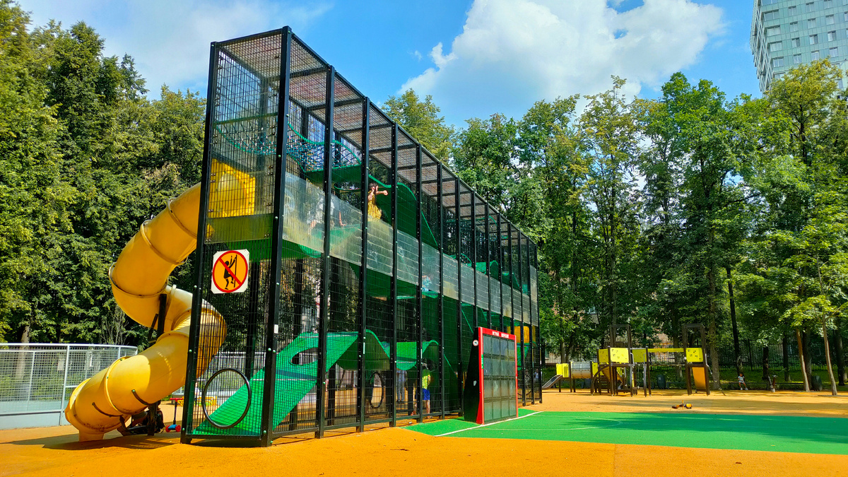 Фото автора: детская площадка в Бабушкинском парке