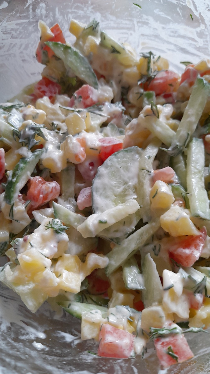 Картофельный салат, заправленный сметаной