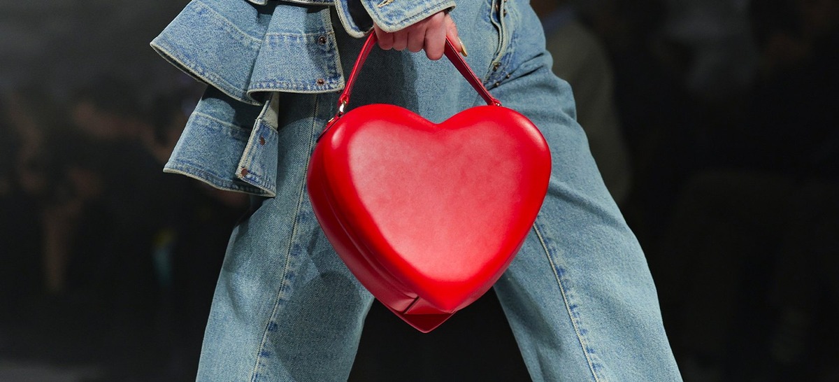 Сумка в форме сердца Moschino