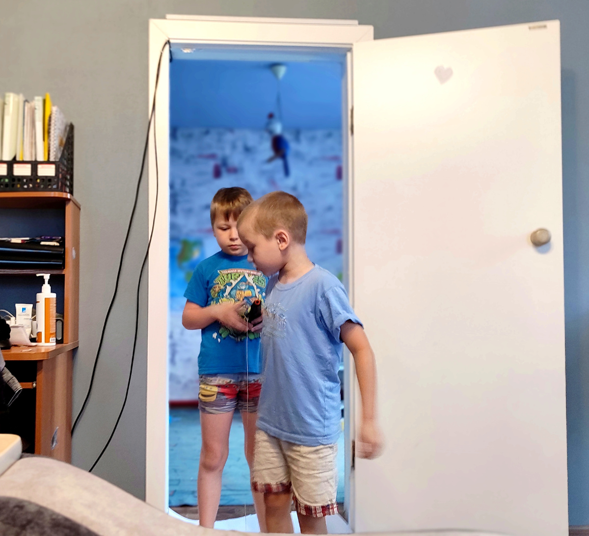 Вадим учит Пашу, как закидывать пиратский крюк