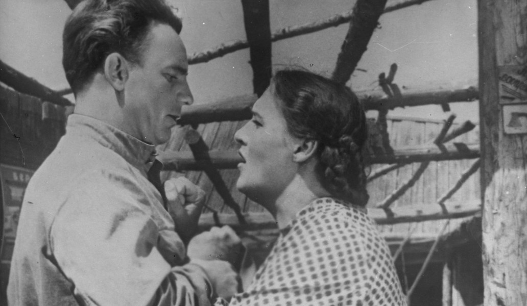 Культовый режиссерский тандем: на "Пятнице!" стартует неделя фильмов Александра 