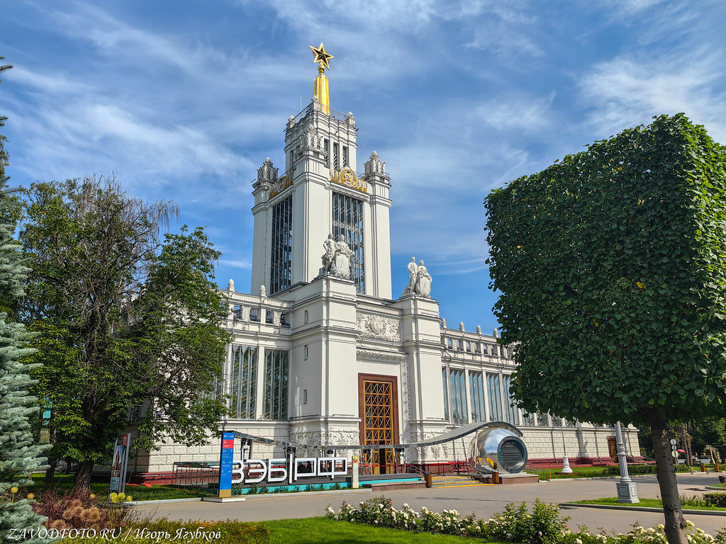 Вот я снова в Москве на выставке-форуме «Россия», что прописалась на ВДНХ. Это настоящий праздник и магнит как для туристов, так и для жителей столицы.