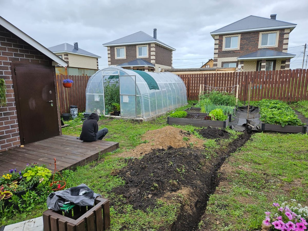 Спойлер: работника я всё-таки нашёл. Но какого...