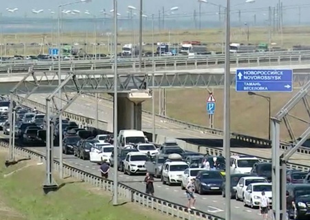    На Крымском мосту рекордная пробка