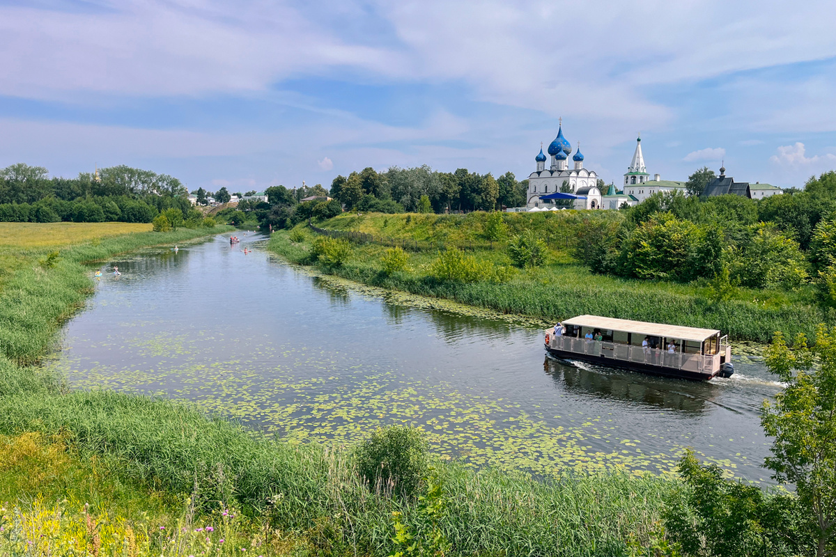 Мурманску — 108 лет. Новосибирску — 131 год. Владивостоку — 164 года. Санкт-Петербургу — 321 год. Москве — 877 лет.