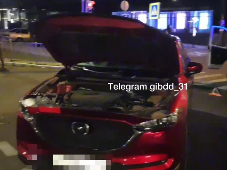     В Белгороде «Мазда» проехала на красный свет: в ДТП пострадали двое детей, фото: скриншот видео со страницы t.me/gibdd_31