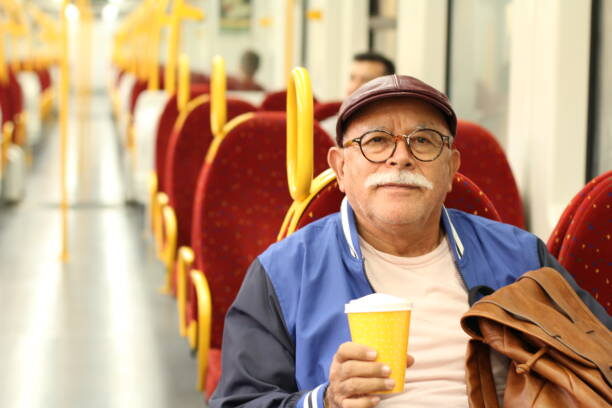 Неработающий пенсионер обратился в соцорган за транспортной картой для бесплатного проезда в городском транспорте, но получил отказ.