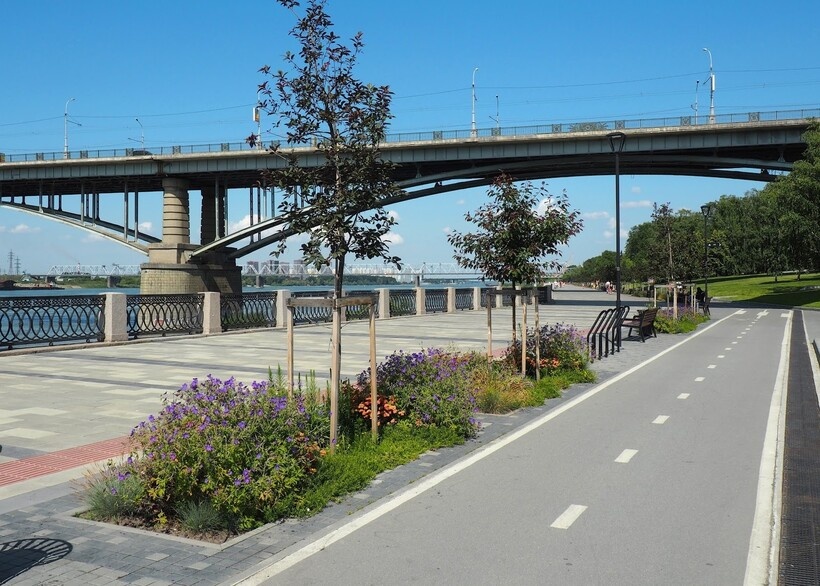 Так выглядит Михайловская набережная летом