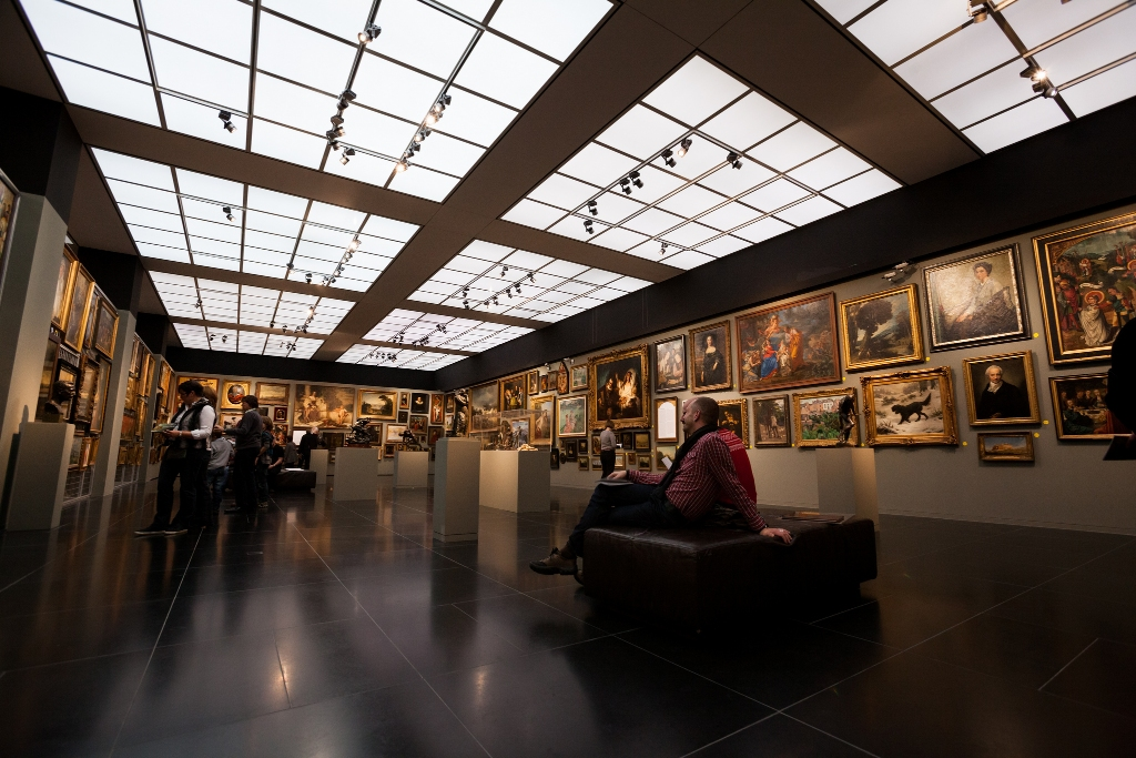 Музей Вальрафа-Рихарца, расположенный в Кёльне, Германия, это не просто картинная галерея, а сокровищница искусства и истории, чья богатая коллекция и архитектура заслуживают пристального внимания.