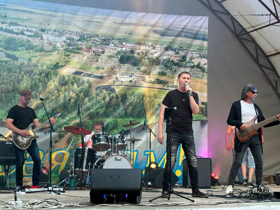     Копыль ярко и весело отметил День молодежи