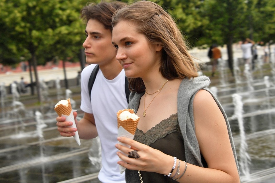    Цены потихоньку растут на все, но вот когда они растут на мороженое, а на улице при этом жара за 30оС, это расстраивает не на шутку. Владимир ВЕЛЕНГУРИН