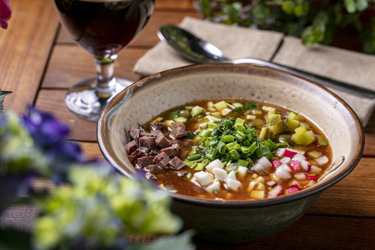 Окрошка с квасом и пивом в ресторане «Ян Примус»