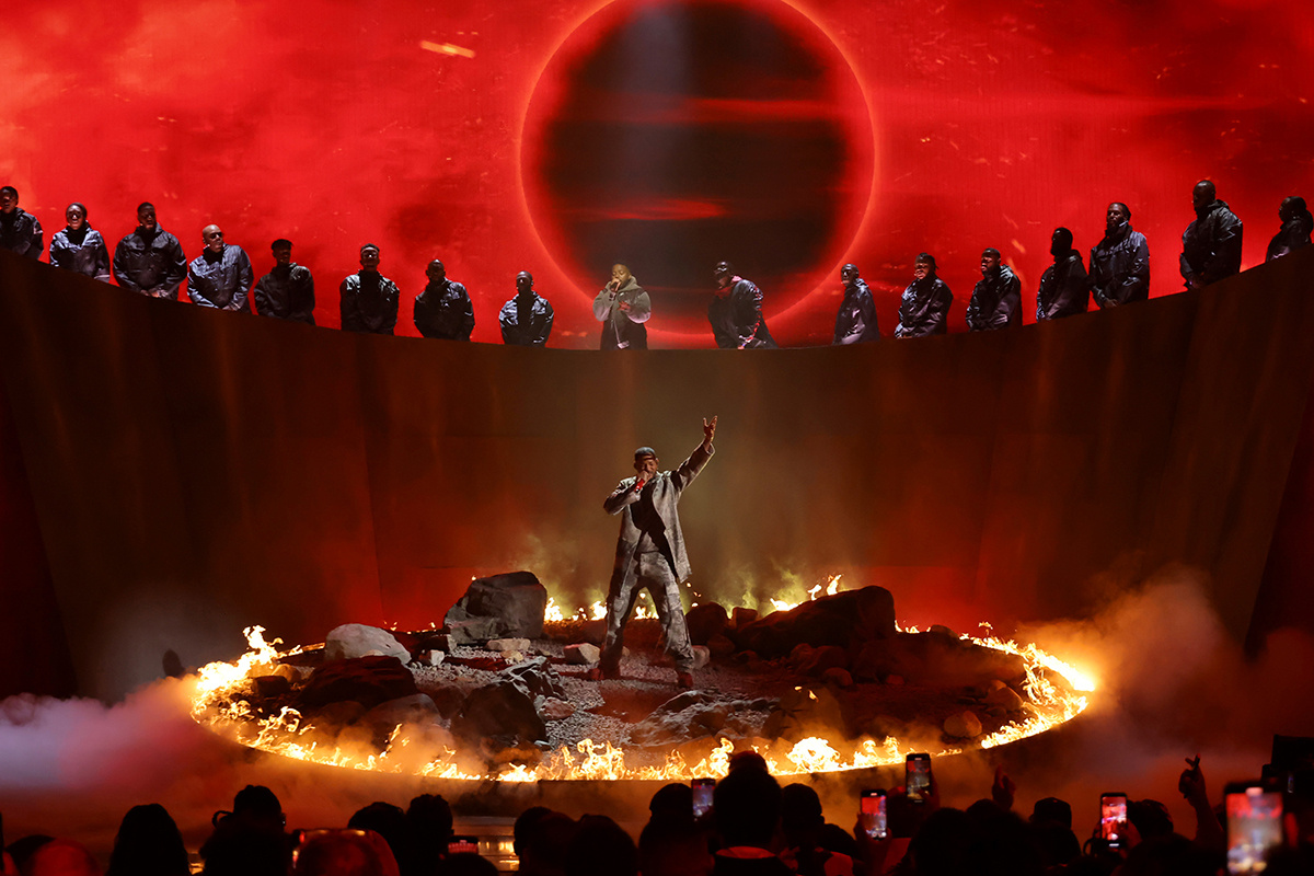 Kevin Winter / Getty Images📷Уилл Смит на сцене премии BET Awards, 30 июня 2024 года