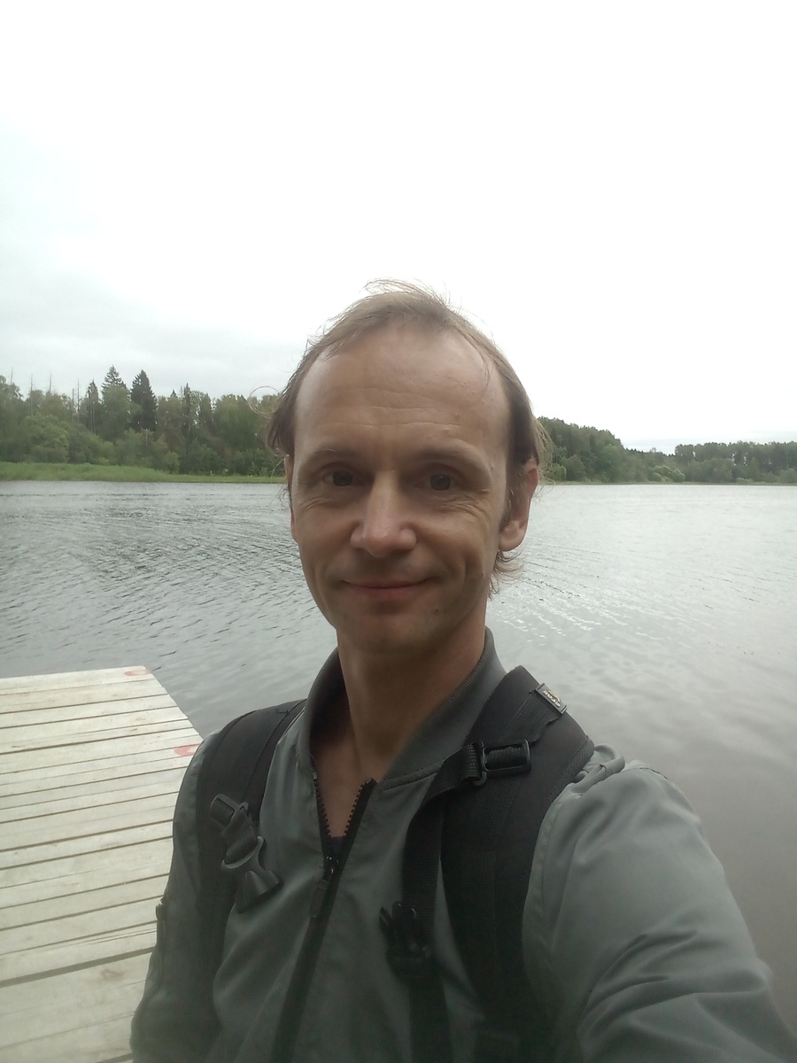 Только приехал.