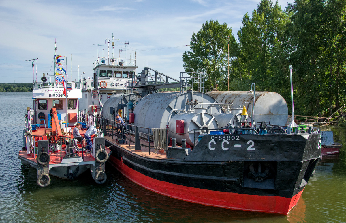 Перед отправкой в порт на парад