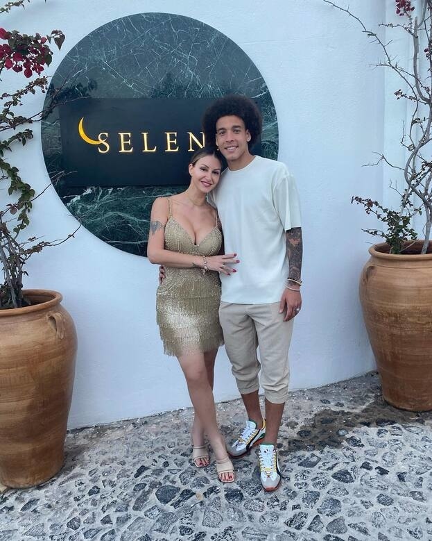    Рафаэлла Сабо и Аксель Витсель. Соцсети