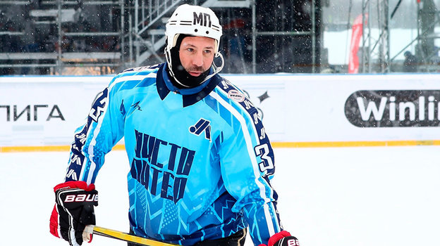    Максим Сушинский играет за команду «Чисто Питер».Media Hockey League