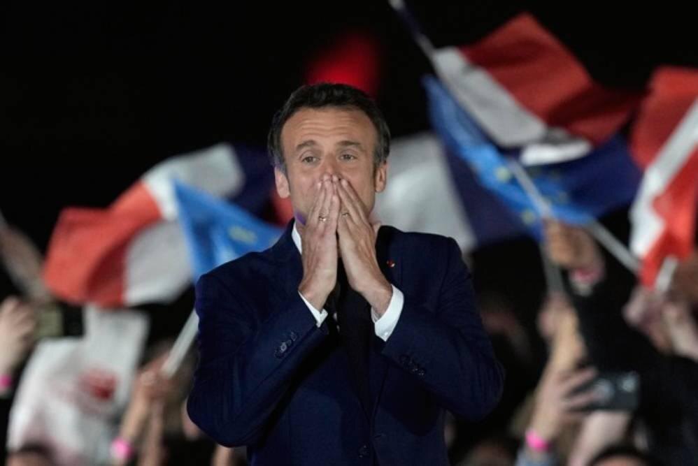 Опросы на выходах с избирательных участков показывают, что после первого тура досрочных парламентских выборов во Франции лидирует крайне правое «Национальное объединение» Марин Ле Пен, возглавляемое