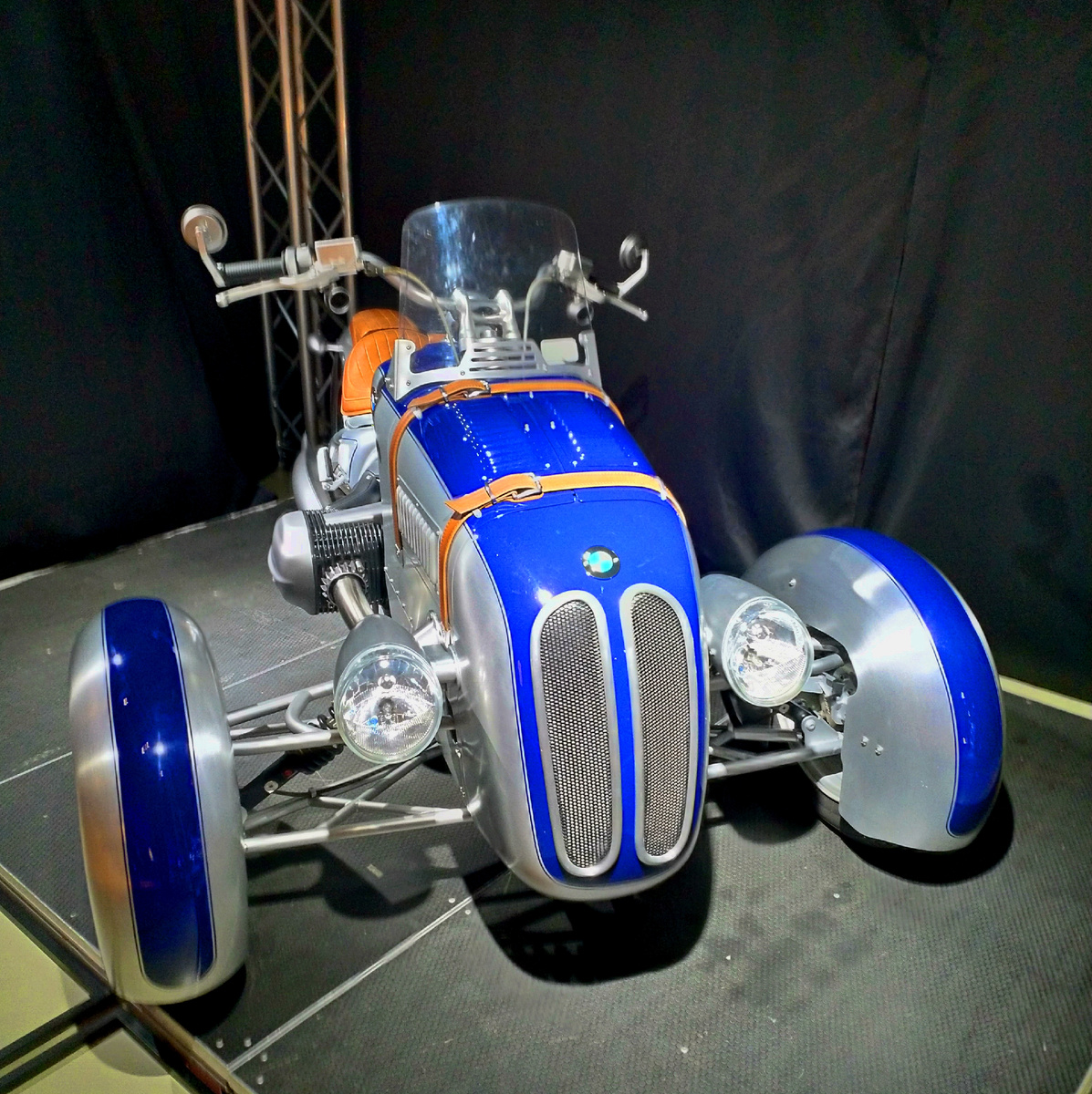 Реверс-трайк BMW R 18/3R, мастерская ShifCustom, из экспонатов выставки "Горел асфальт"